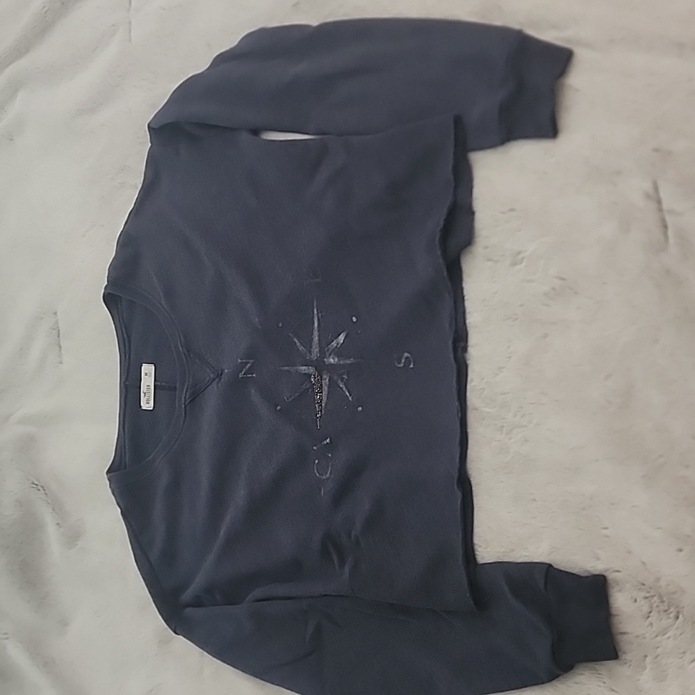 Hollister cropped sweatshirt. Size: M